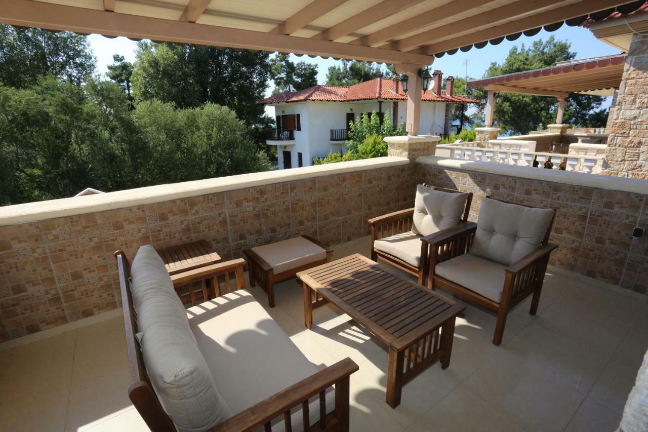 Villa Argo 3 - Beachfront, Big Gardens, Location! Pefkochori Exterior foto