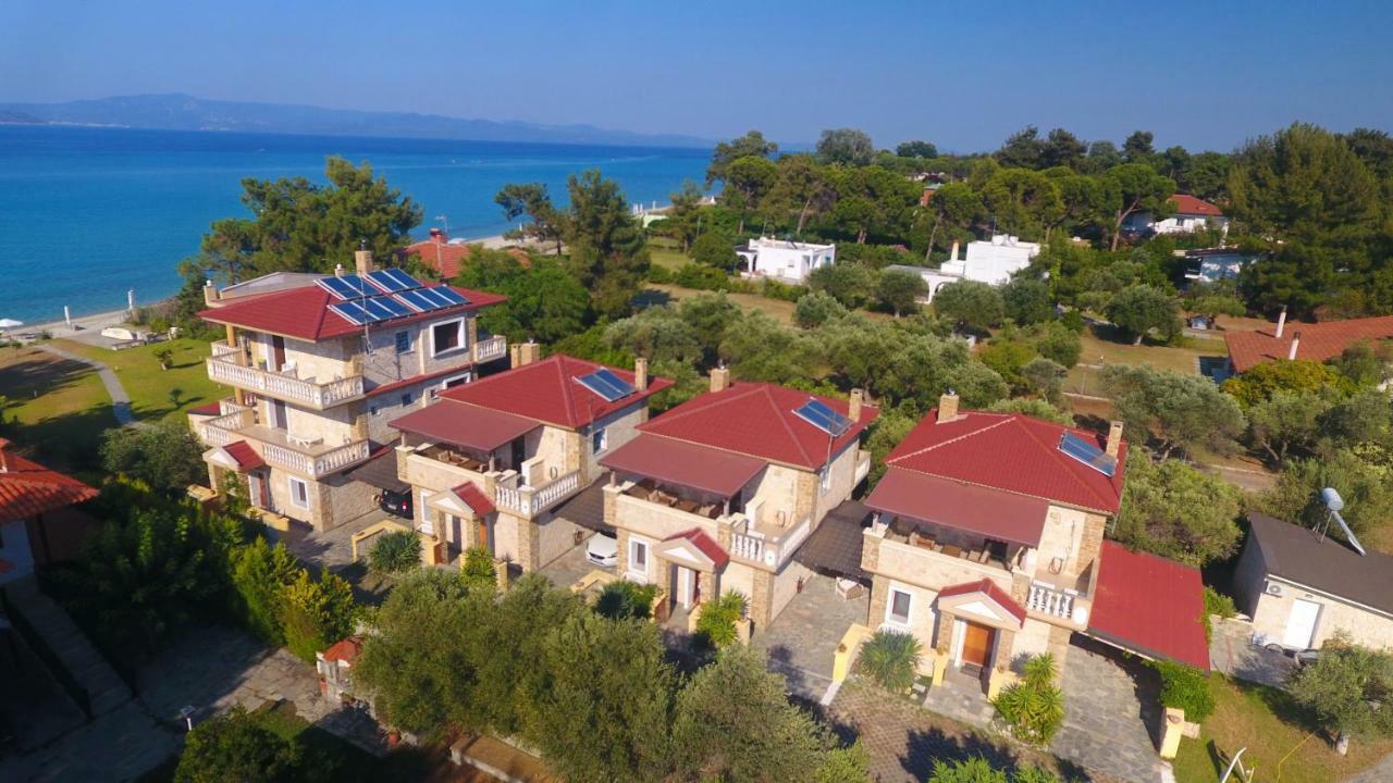 Villa Argo 3 - Beachfront, Big Gardens, Location! Pefkochori Exterior foto