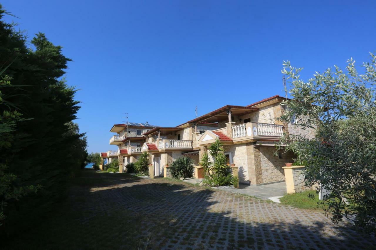 Villa Argo 3 - Beachfront, Big Gardens, Location! Pefkochori Exterior foto
