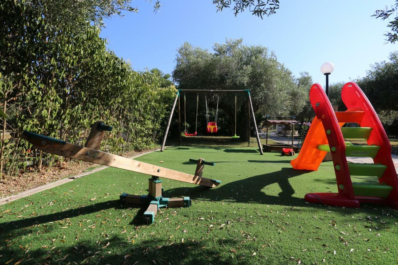 Villa Argo 3 - Beachfront, Big Gardens, Location! Pefkochori Exterior foto
