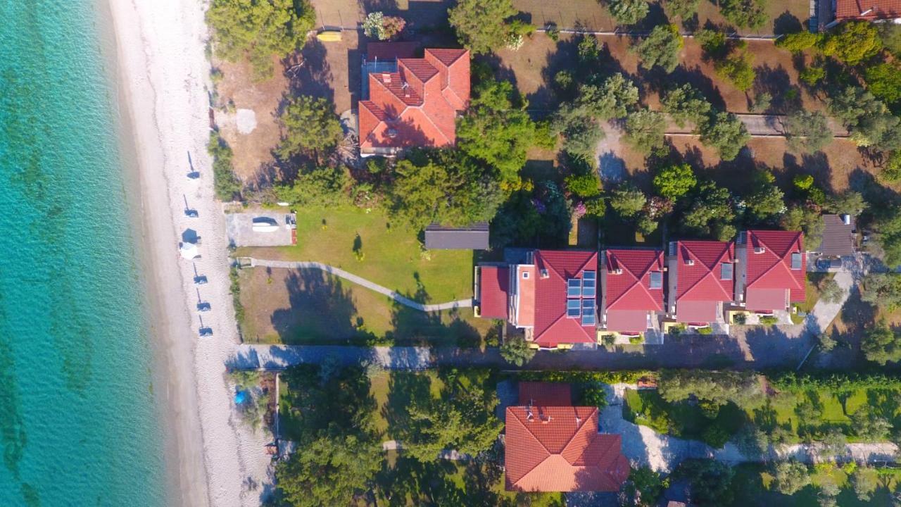 Villa Argo 3 - Beachfront, Big Gardens, Location! Pefkochori Exterior foto